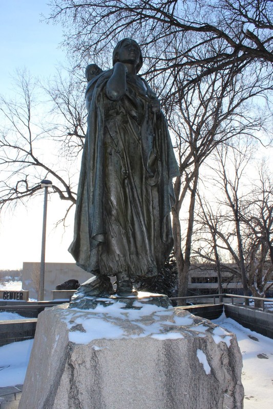 Sakakawea statue