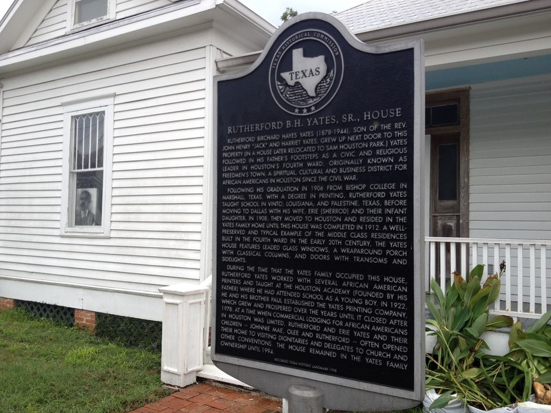 The historical marker in front of the house