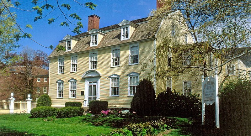 The John Paul Jones House features Georgian architecture and a gambrel roof.