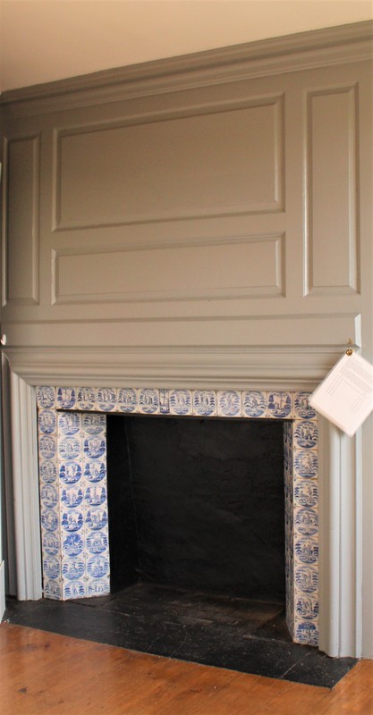 Room 6 Mantle