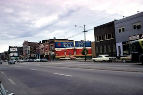 Mural from a distance. 

George Stahl, La Crucifixion De Don Pedro Albizu Campos, Personal Collection of Chicago Murals, Chicago, in Chicago Mural Movement, accessed May 28, 2019, http://madstudio.northwestern.edu/ChicagoMuralMove