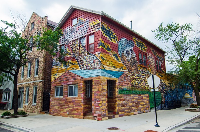 Hector Duarte's home studio, covered by the mural "Gulliver in Wonderland," is located at the corner of Cullerton and Wolcott in Pilsen (courtesy of Eric Allix Rogers).