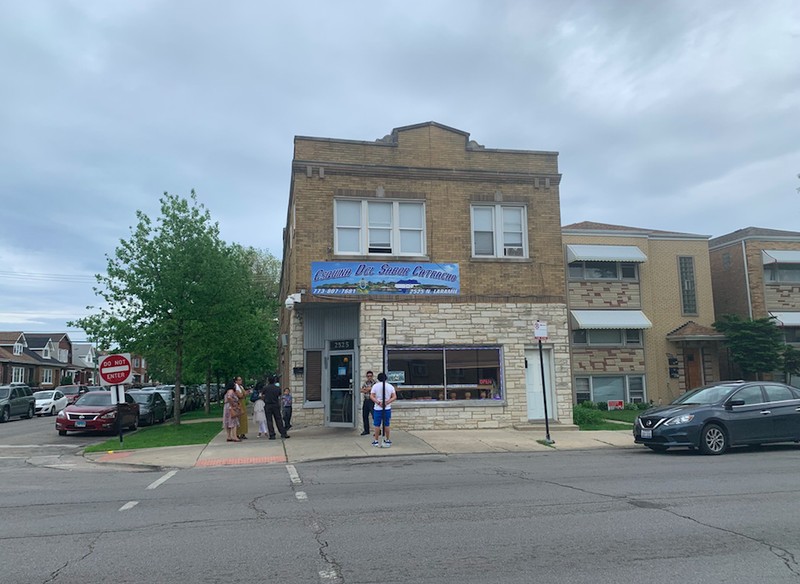 The view of the restaurant from the street.