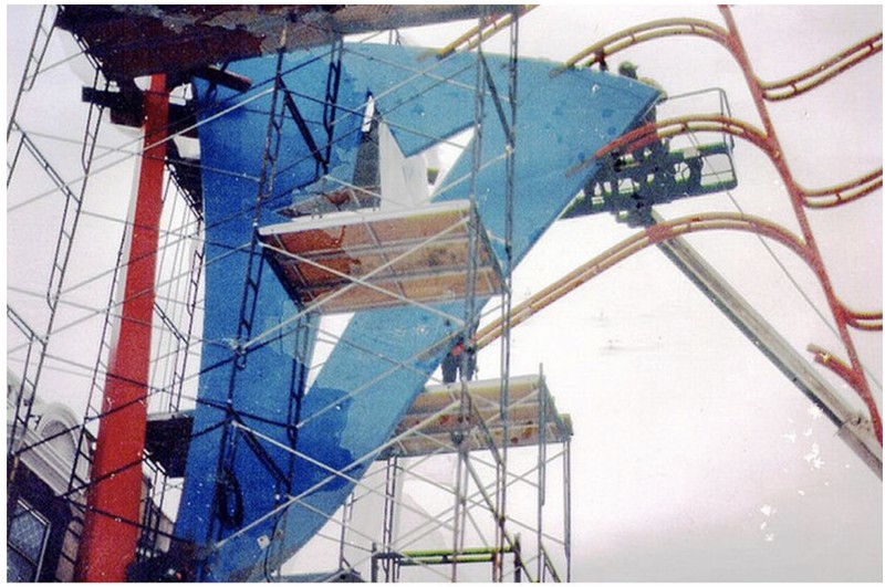 Construction of the flag arches in the winter of 1994-1995