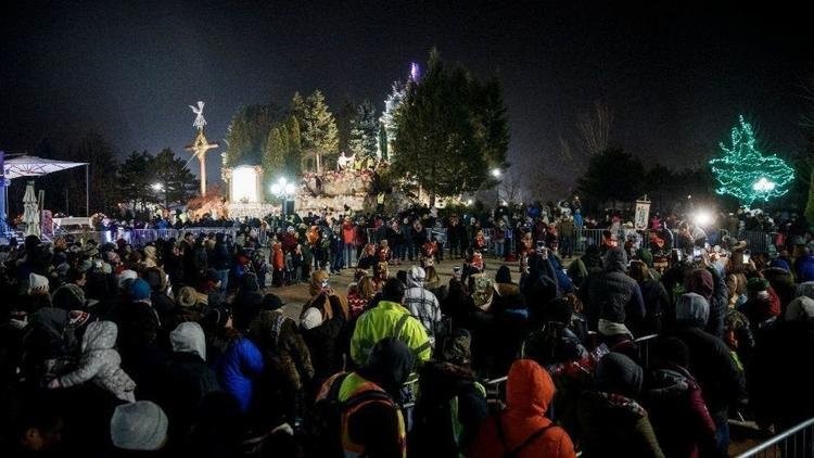 This image shows the pilgrimage being made on the site. People bring flower, candles and offerings for Our Lady of Guadalupe. 