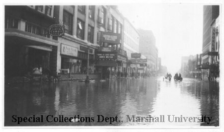 The Peanut Shoppe, here on the far left, during the 1937 flood