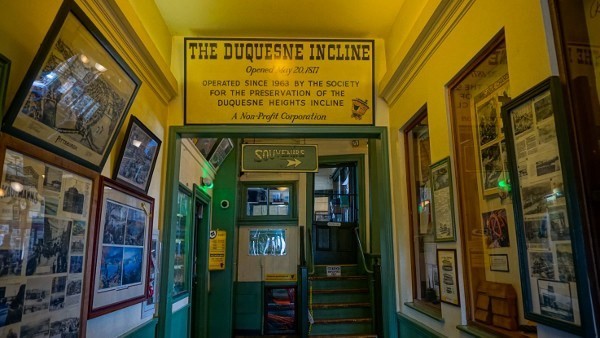 The incline offers a museum that shows pictures and descriptions of the building of the incline. 