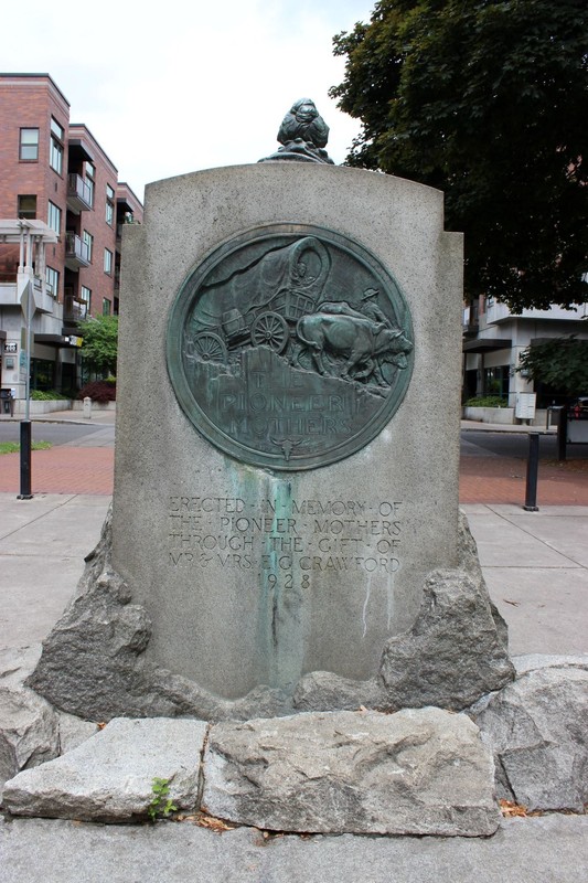 Pioneer Mothers plaque
Photo by Cynthia Prescott