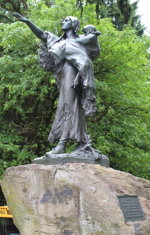 Sacajawea statue, side view.
Photo by Cynthia Prescott