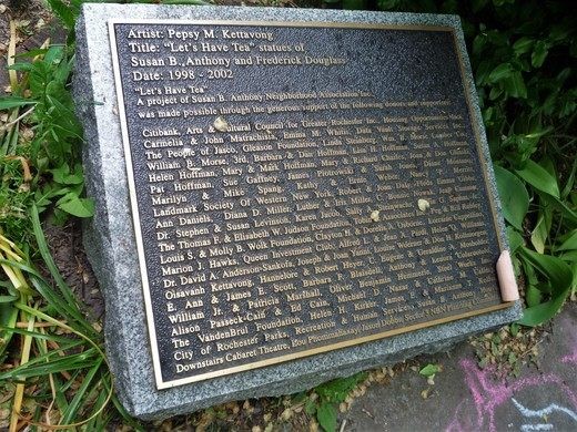 Plaque honoring the statue's financial contributors