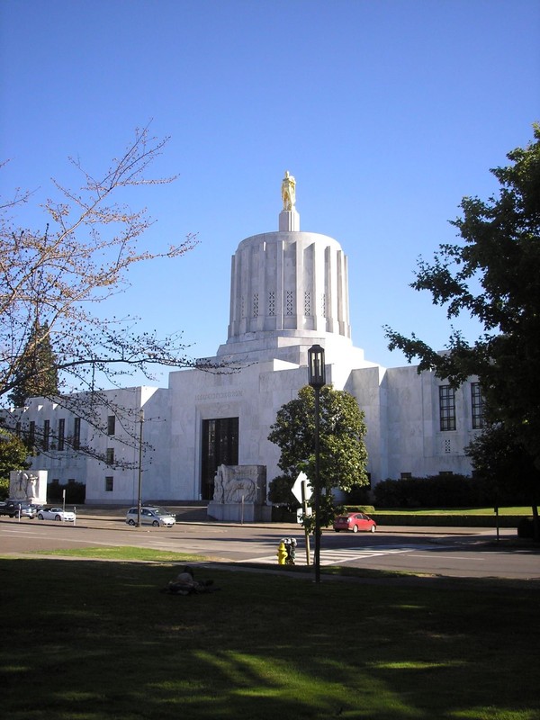 1938 Oregon statehouse. Photograph by Cynthia Prescott.