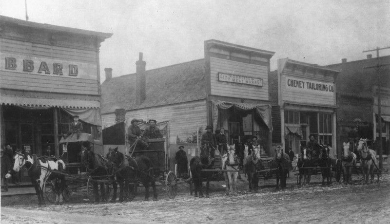 Hubbards Grocery on 1st Street around 1907