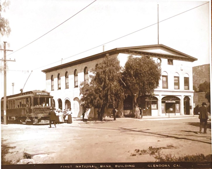 Building, Vehicle, Bus, Window