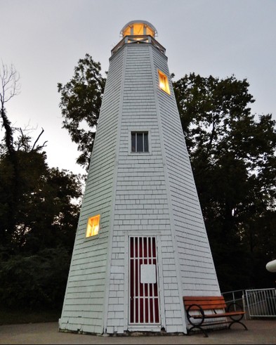 The Mark Twain Memorial Lighthouse (this is the second one) was originally built in 1935, which was the 100th birthday anniversary of the famous writer.