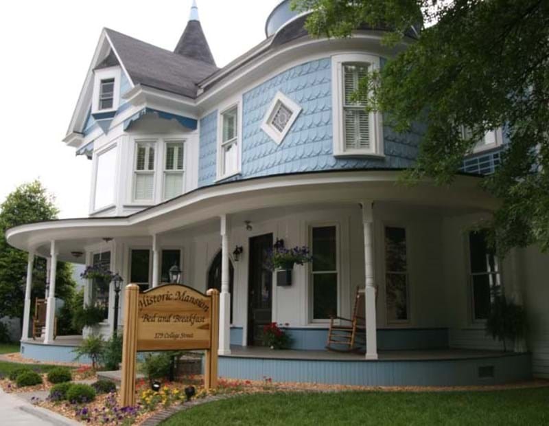 Front side view of the Pikeville Historic Mansion Bed and Breakfast