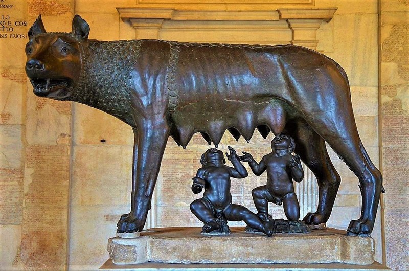 Capitoline Wolf Statue - Clio