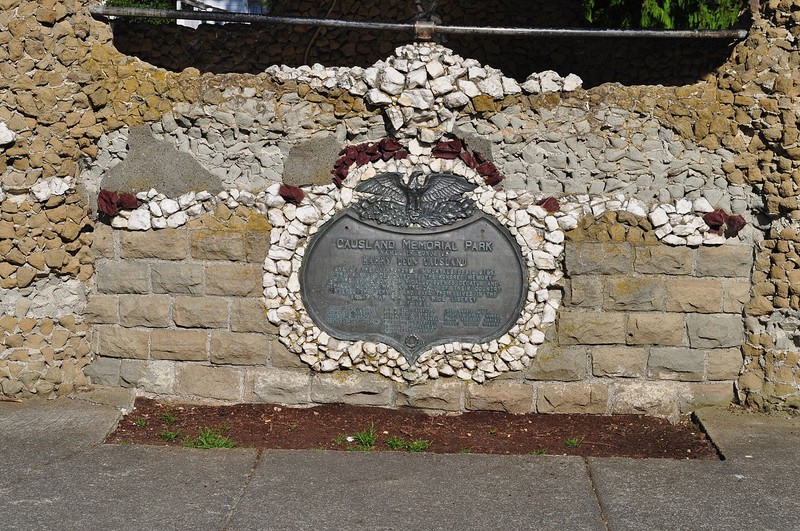 Commemorative plague honoring Harry Leon Causland.