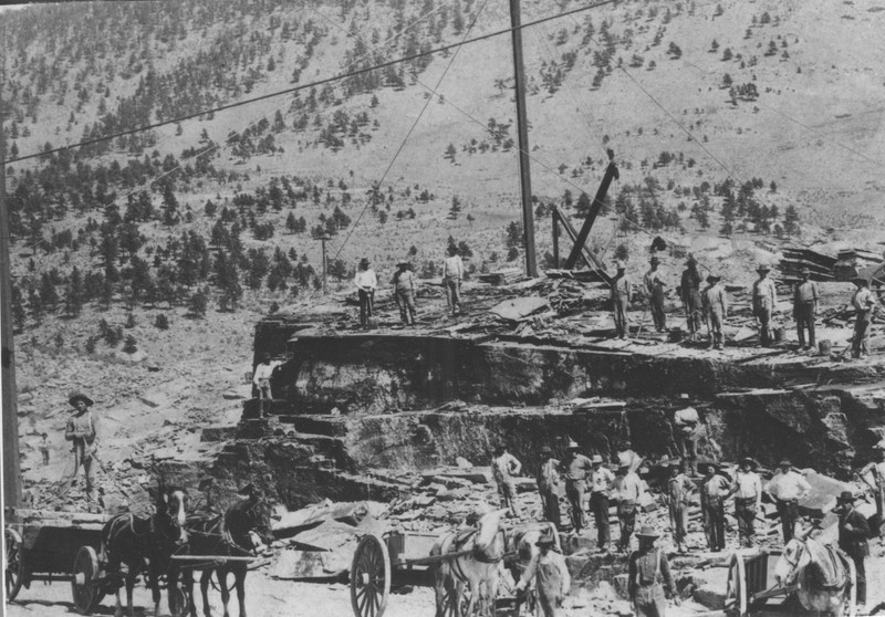 Historic photo of quarry workers. Photo courtesy of the Lyons Redstone Museum. 