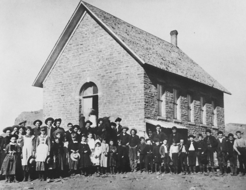Photo of the schoolhouse in 1885. 
Photo courtesy of Lyons Redstone Museum. 
