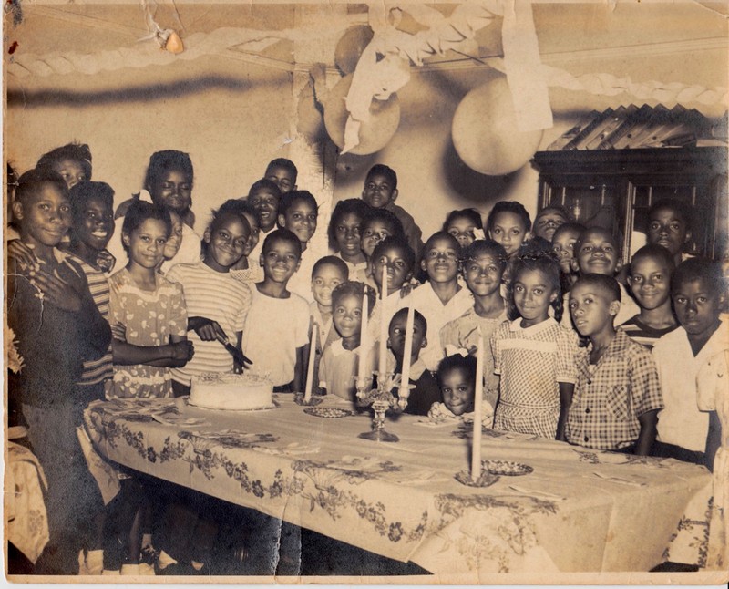 Hairstyle, Table, Social group, Sharing