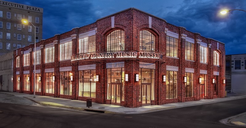 The Birthplace of Country Music Museum is an affiliate of the Smithsonian that preserves the musical heritage of the Southern Appalachians