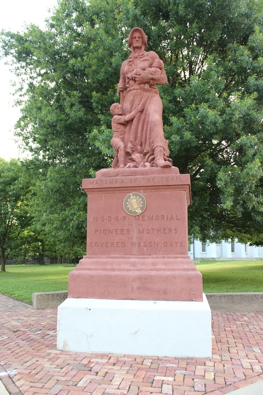 Madonna of the Trail, Vandalia, Illinois. Photo by Cynthia Prescott.