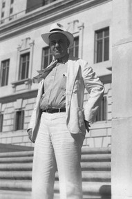 Dobie on the University of Texas campus in his trademark white suit, ca. 1930s. Southwestern Writers Collection/The Wittliff Collections, Texas State University.
