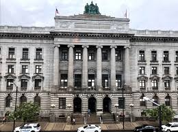 The main entrance of the Mahoning County Courthouse 