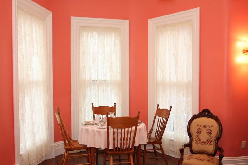 Franklin Tarbell's curved wall, dining room 