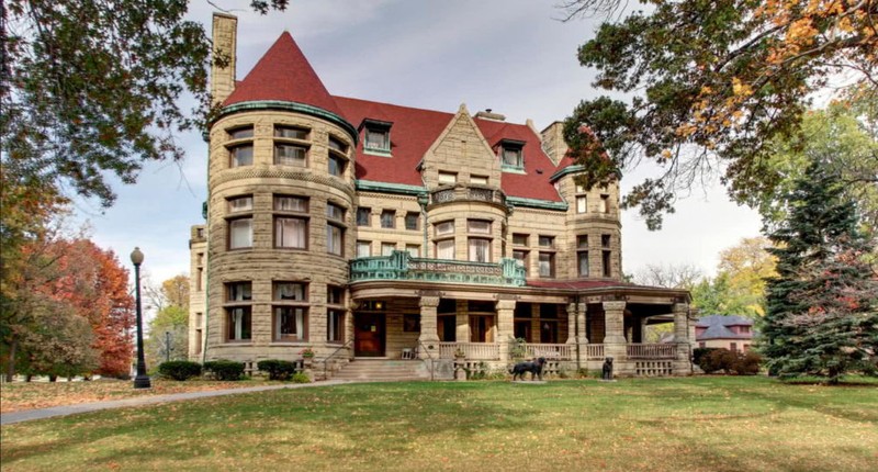 The Newcomb-Stillwell Mansion and Quincy Museum