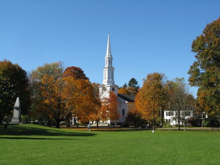 Local guides offer free interpretive tours of Lexington Green in the summer and fall.