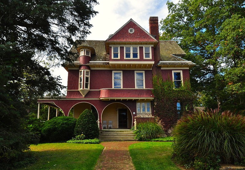 This historic home is named after Lewis Harvey who purchased the home in the early 1900s.