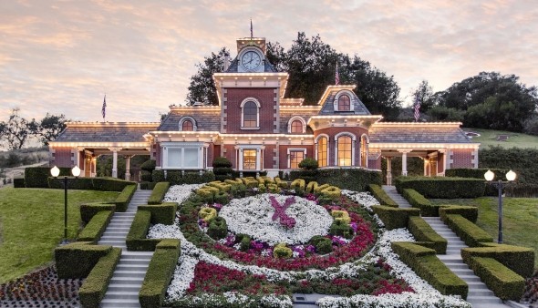 The famous flower clock at Neverland. 