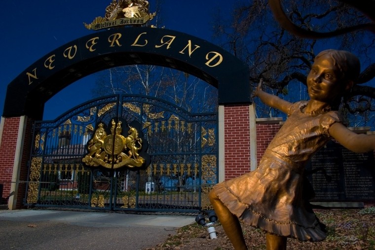 The iconic gates of Neverland. 