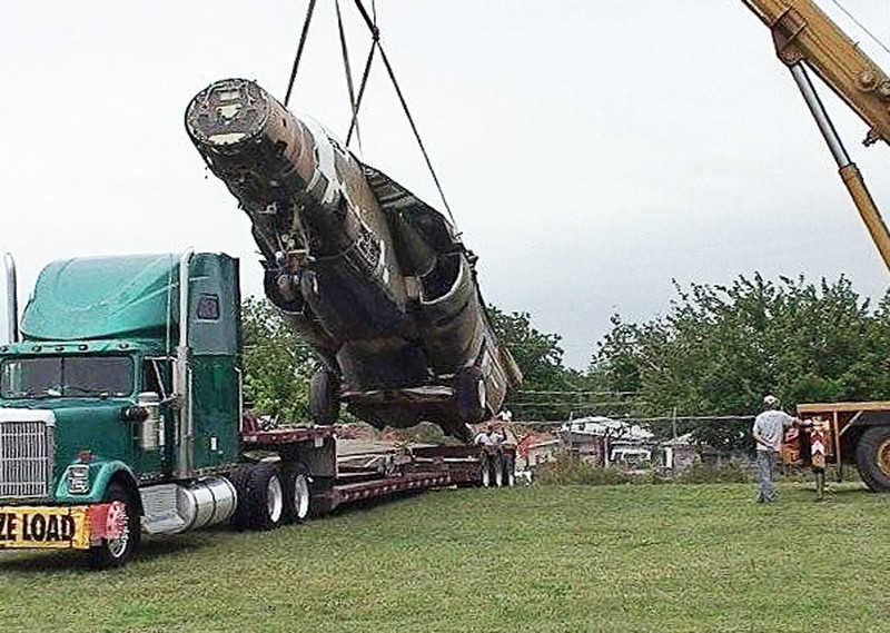 "Balls 9" being unloaded, 16 May 2008.