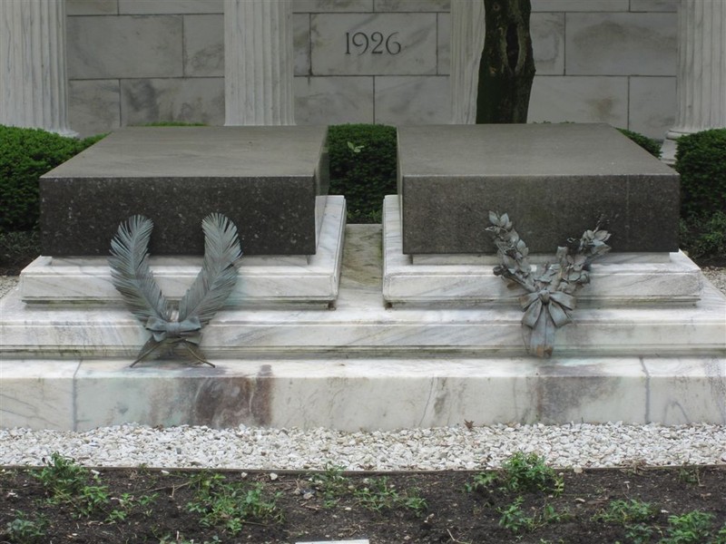 The graves of President and Mrs. Harding