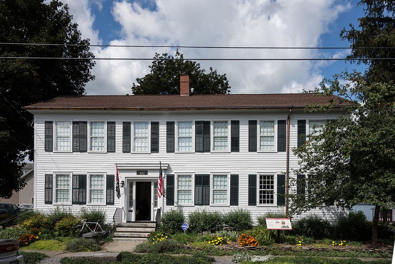 Seth Gates Home and Warsaw Historical Society taken 2013