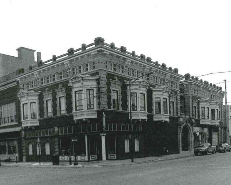 2001 photo of AXA building, facing southeast (Brad Finch for KSHS)