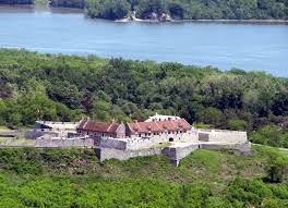 Picture of Fort Ticonderoga and their location in comparison to the Lake