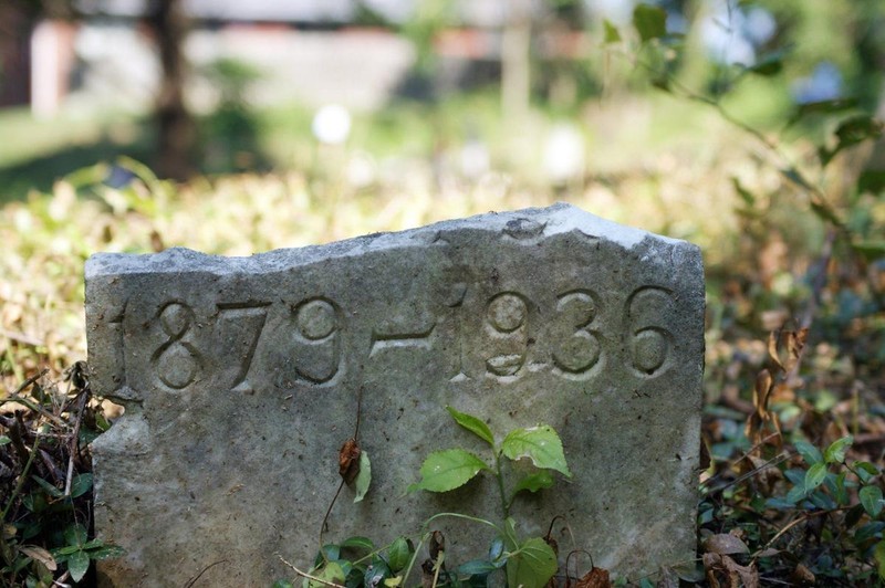 Shattered headstone of an unknown person (1879-1936)