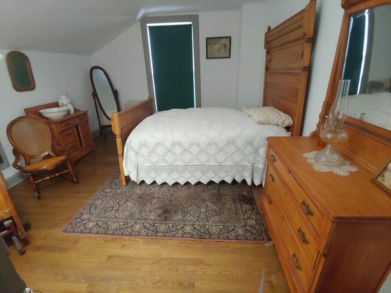 Parent's upstairs bedroom