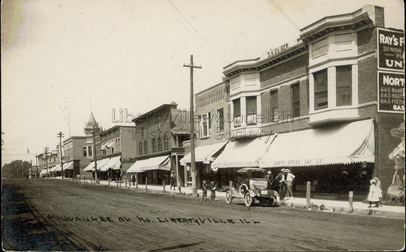 Looking north on Milwaukee Avenue from Church Street, 1913-1923