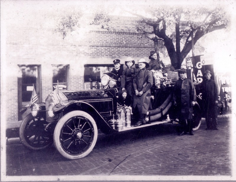 Firefighters with La France fire engine, Clearwater, Florida, circa 1915. 