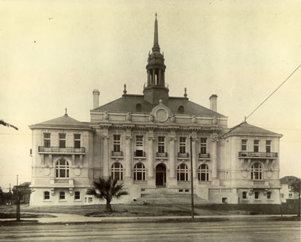 Berkeley City Hall, designed by Bakewell & Brown, was built circa 1908