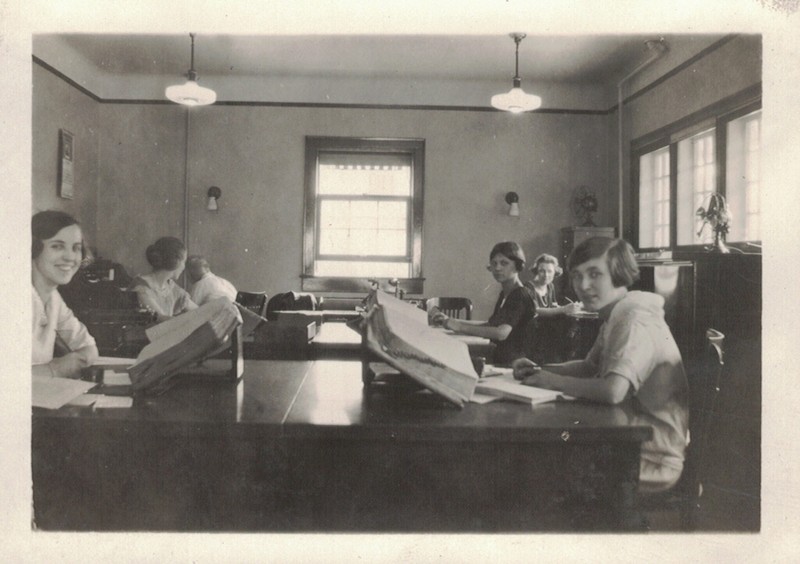 Rochester Light & Power Building, interior view showing clerks at work, September 1923