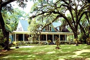 The plantation is surrounded by 50 acres of ancient live oaks as well as a formal garden filled with antebellum charm.