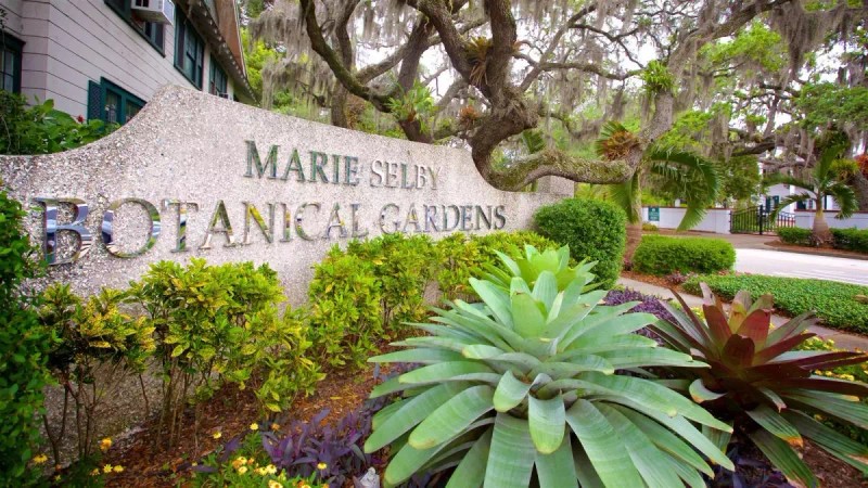 The sign that stands outside of the Gardens.
