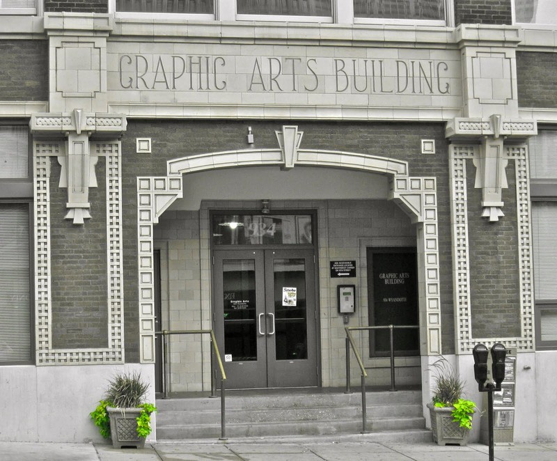 2010 photo of the Graphic Arts Building entryway 