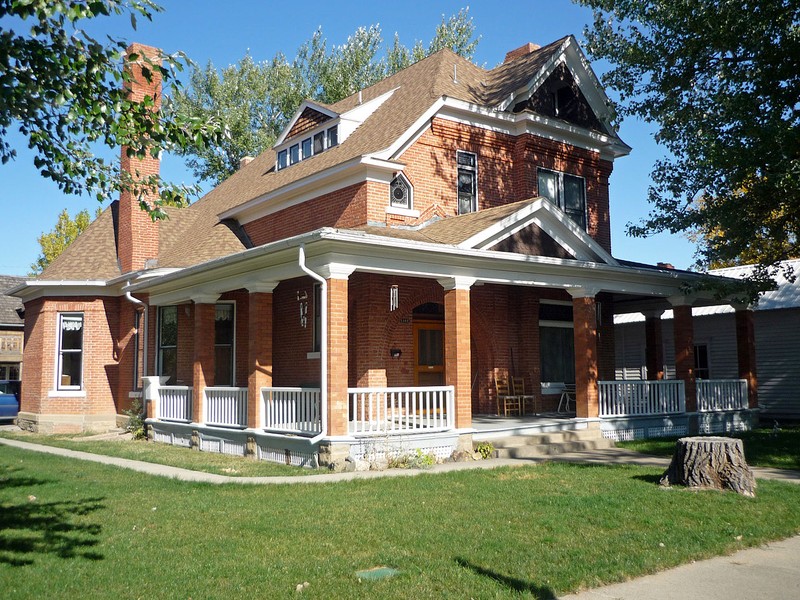 The William Harmon House was originally built in c.1886 by E.H. Johnson, the city's first mayor. It is a good example of Queen Anne architecture.