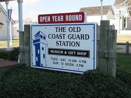 Signage featuring the hours of the museum and gift shop 